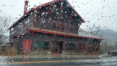 Blu mountain sous la pluie