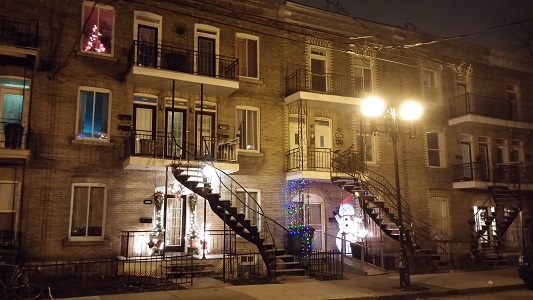 Dans la rue de Mélissa et Sébastien, Noël est là…