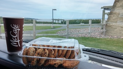 Petit déjeuner devant le centre