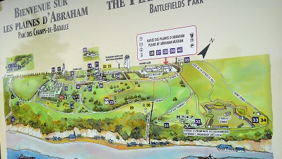 La flèche rouge montre le musée,<br/>devant lequel nous sommes parqués