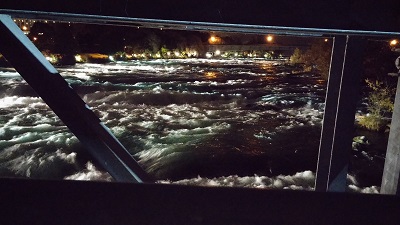 Les flots iméptueux!