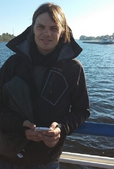 Mercredi matin, Paul est sur le ferry vers la ville d'Ijmuiden car sa gourmande de copine veut absolument acheter des biscuits.