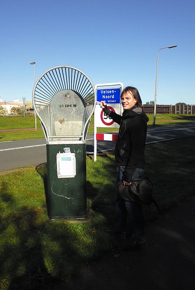 Une innovation ijmuidienne: les poubelles basquet. Tout de suite il y a plus de déchets qui atteignent leur cible. 