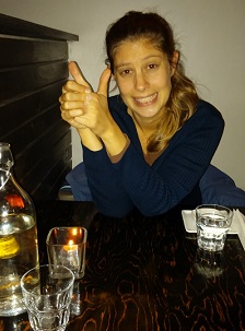 Doublement prête à faire la fête