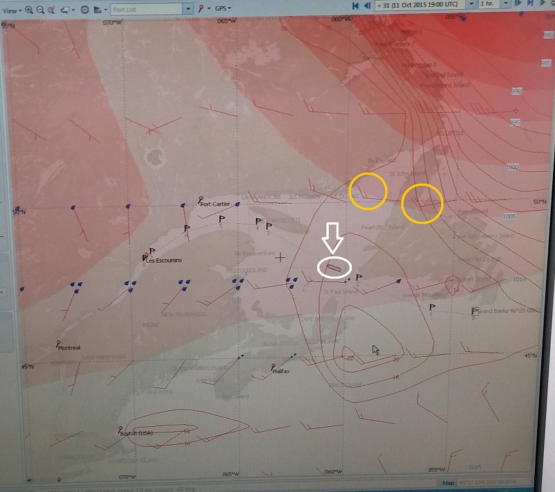 Carte des vents. Entouré en blanc le bateau. Une petite ligne rouge c'est 5 m/s et une grande 10 m/s. Il faut additionner !